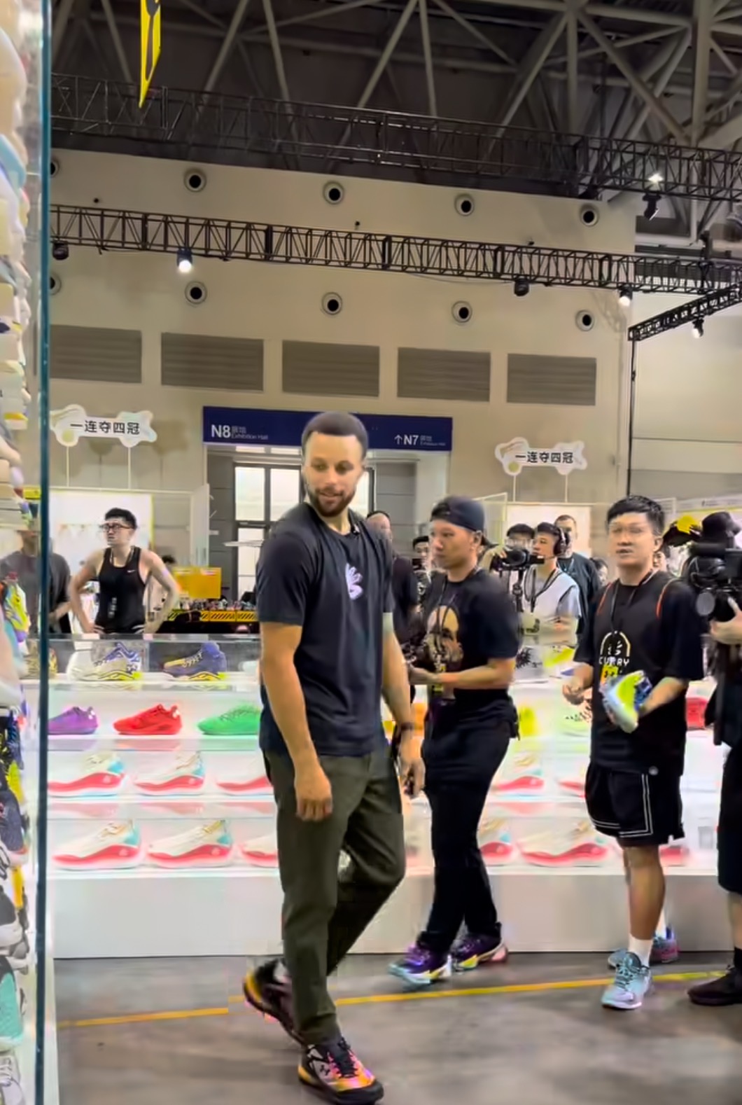 我可以帮你们写具有网感的文案，但是我需要了解具体内容，文案看长度，100字30元