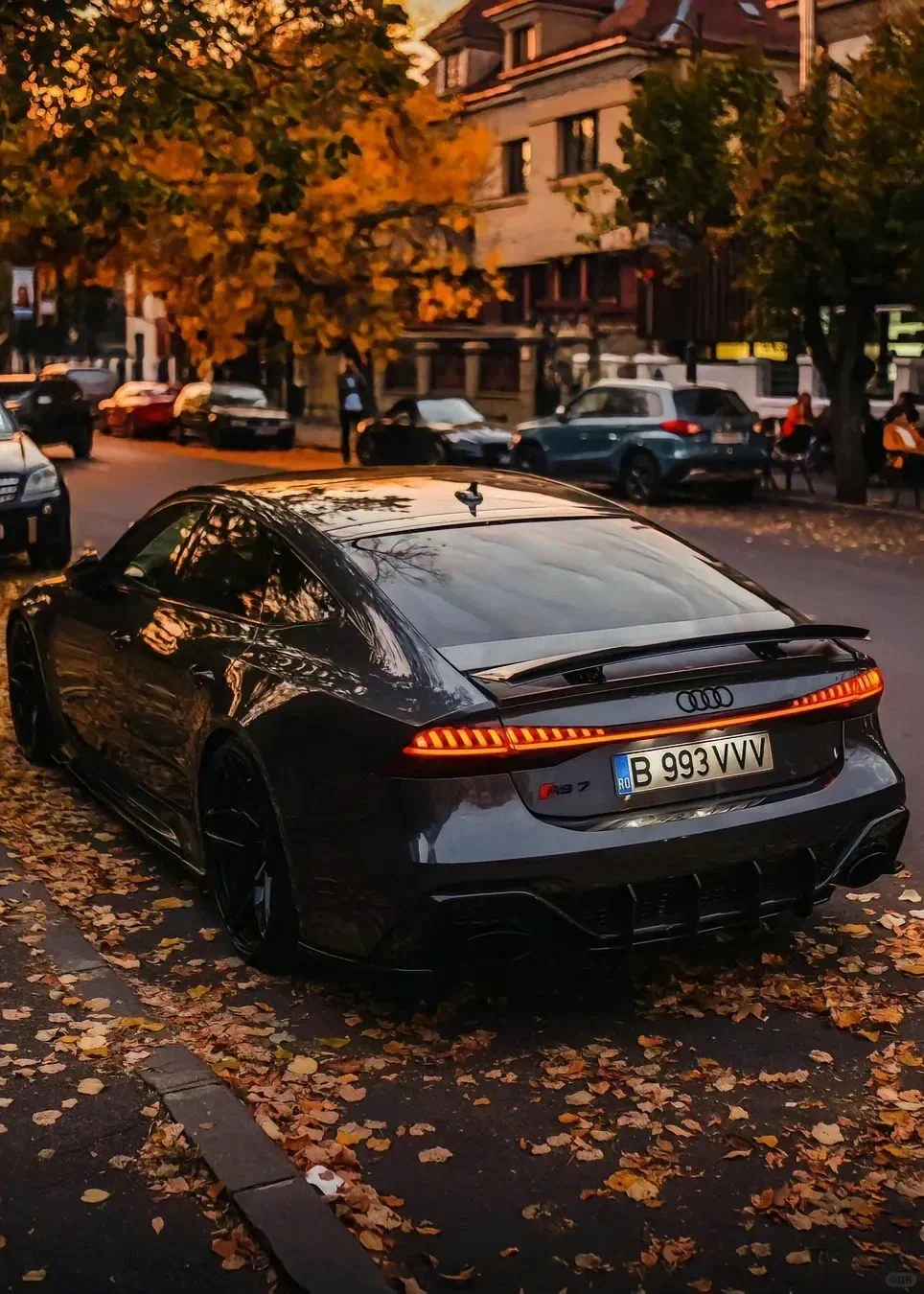 我可以帮您视频剪辑，文案编辑500字