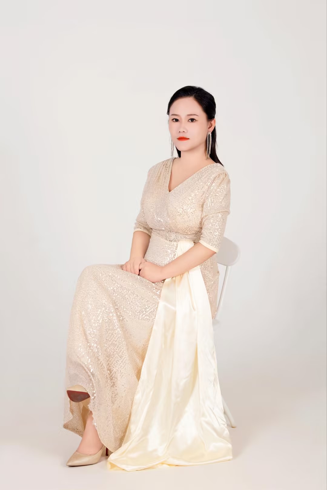 我可以给1本儿童读物、故事等内容提供女声配音