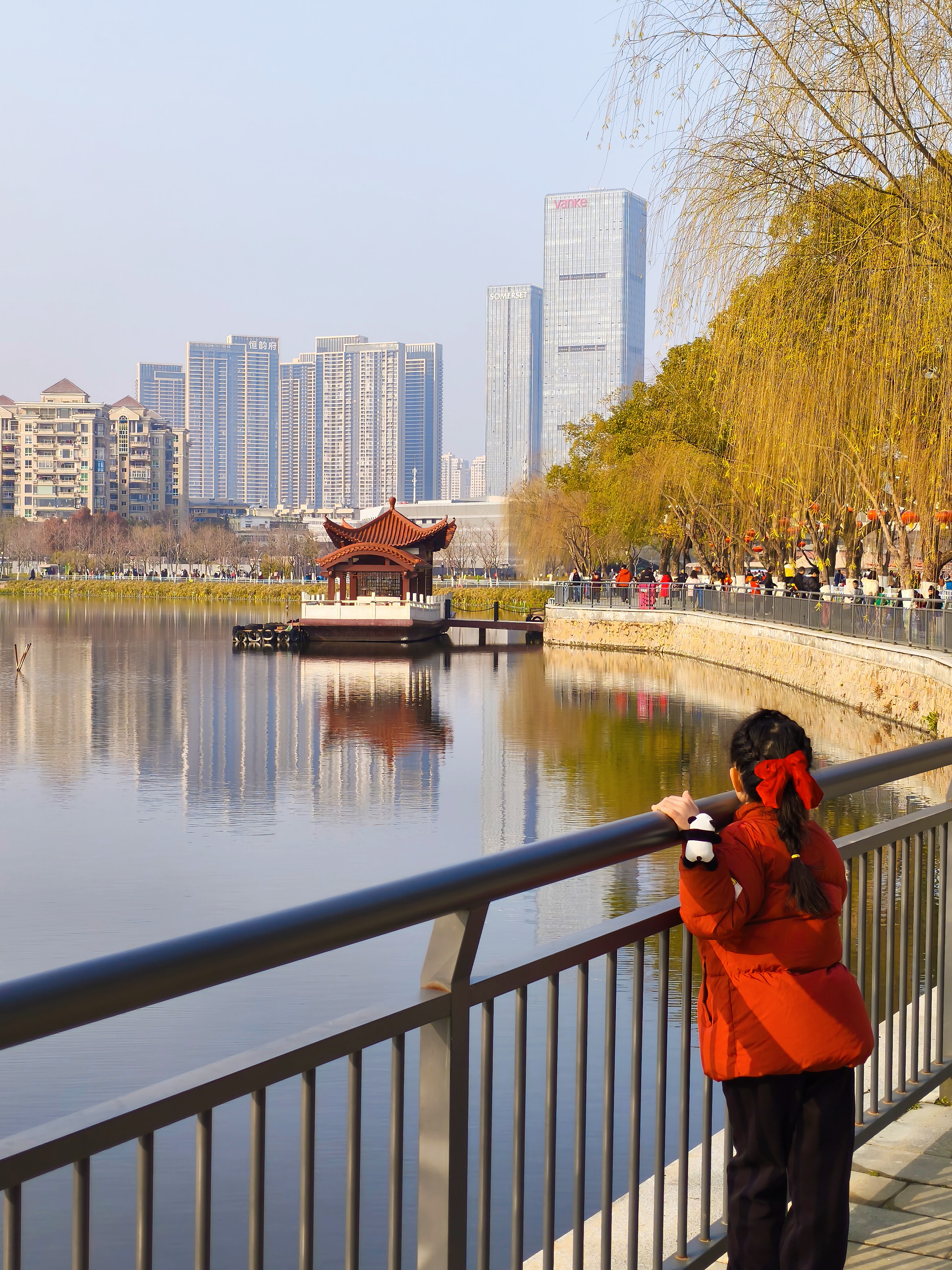 我可以做1文案审核，旅游策划等工作