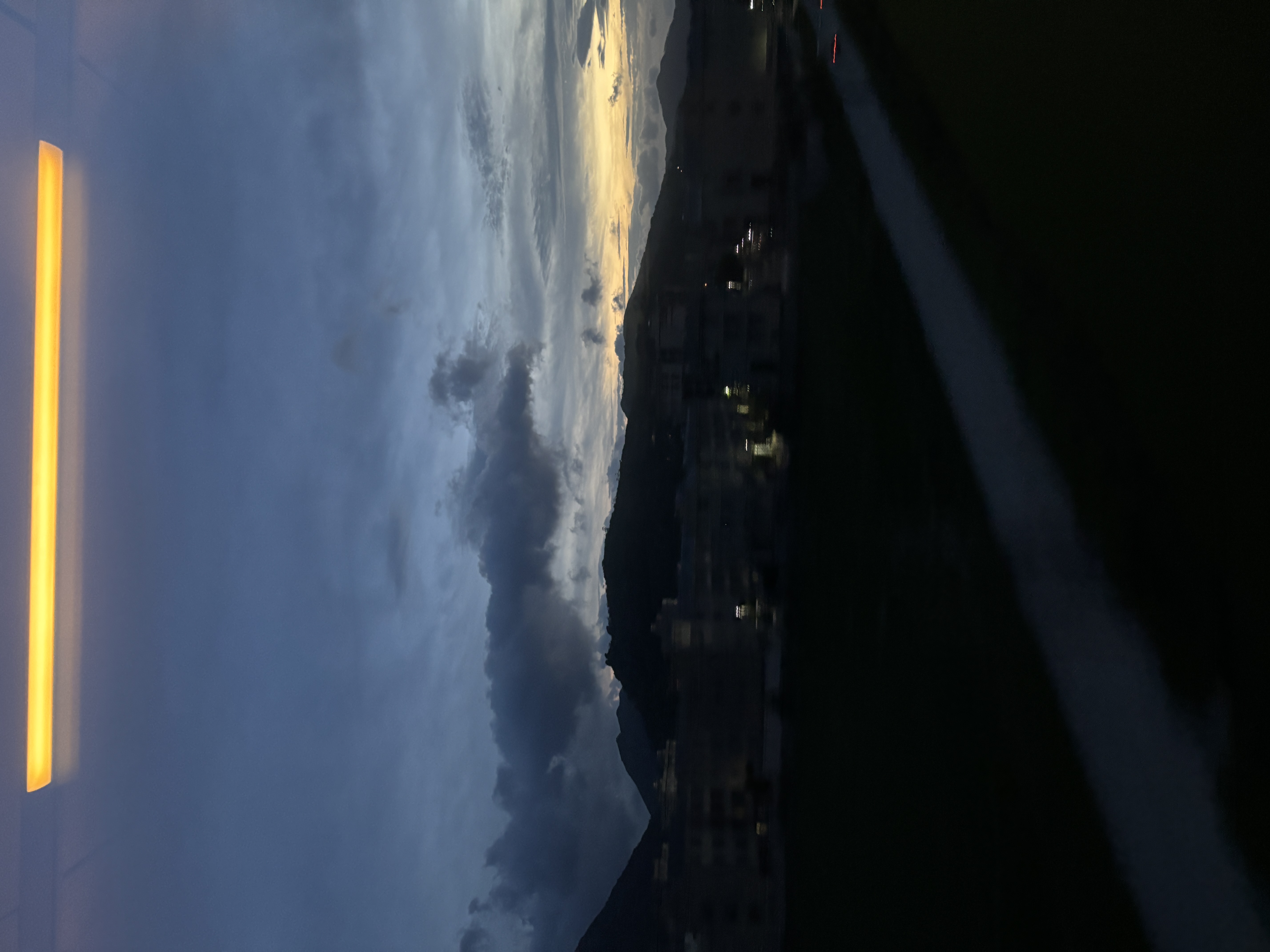 我可以当你1h的倾听树洞，有什么烦恼，纠结的事情都可以来找我，我会为你提出相应的建议，给你足够的情绪价值