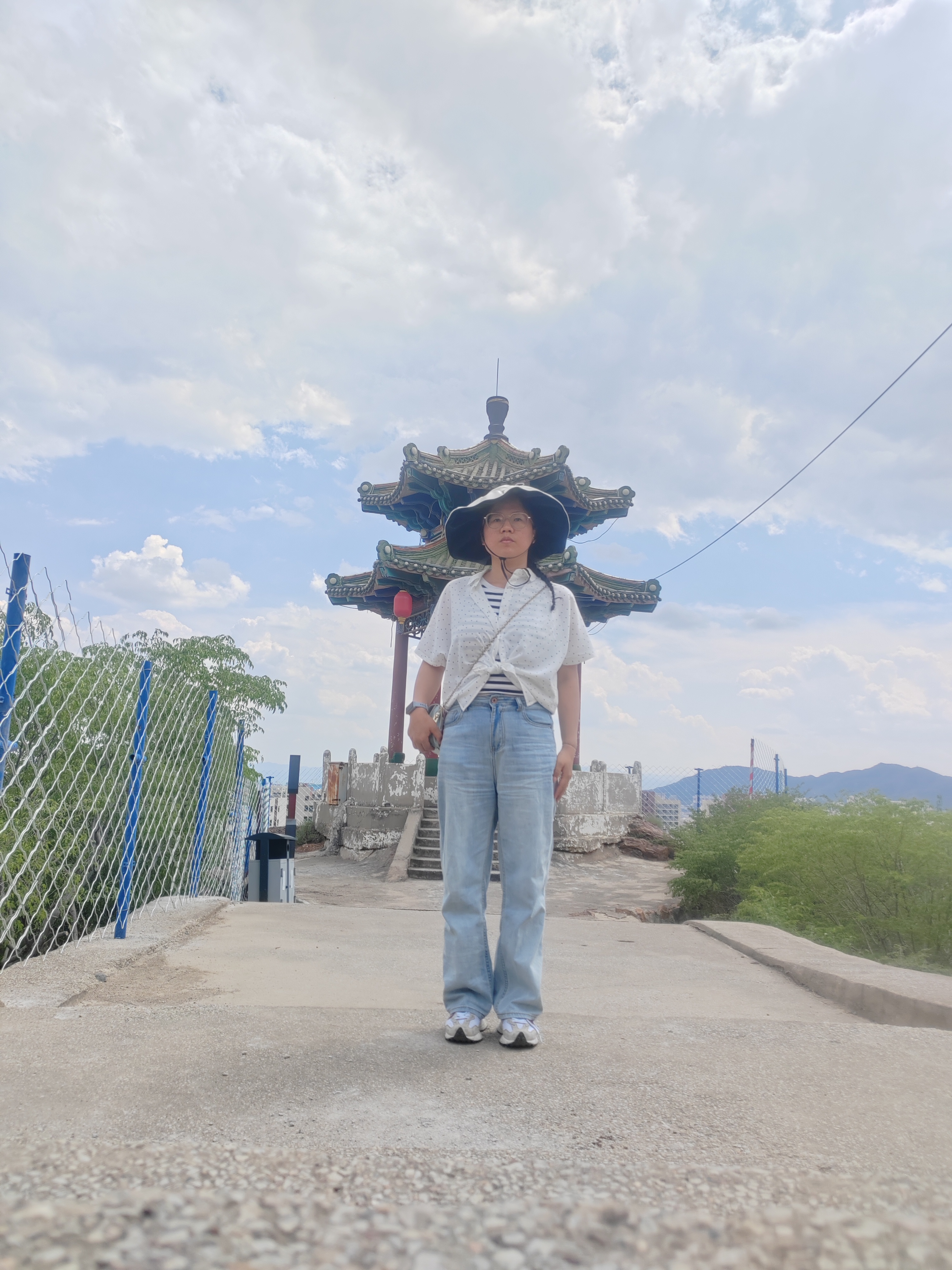 我可以提供一天叫醒服务，陪玩简单游戏，陪老人聊天等