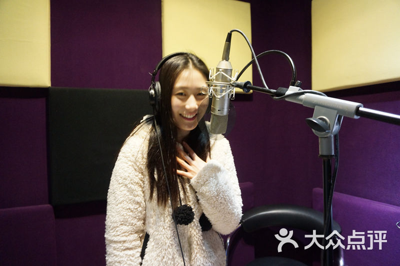 我可以完成一篇播音腔女生短文配音