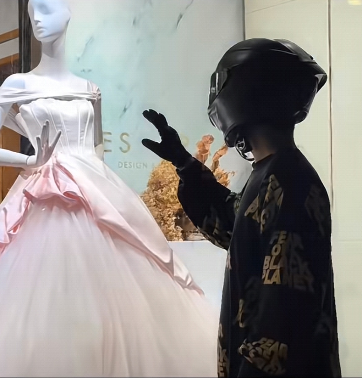 我可以配音包括小说以及十五秒到六十秒的视频语音