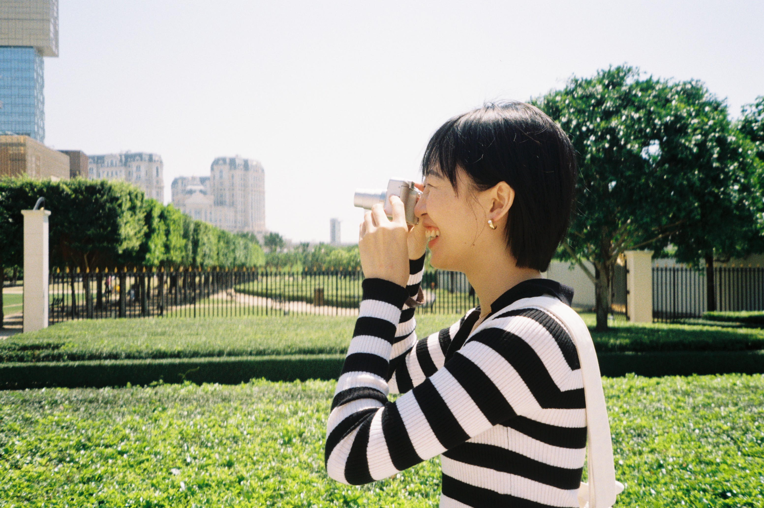 我可以陪你逛街为你挑选一套具体风格的衣服