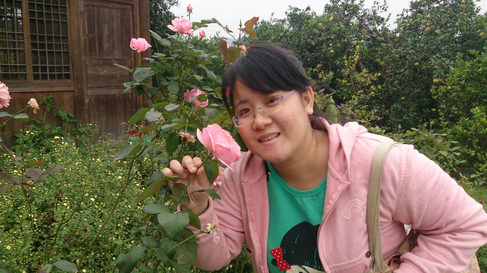 我可以完成1分钟短视频剪辑、新媒体运营、800字以内文案策划写作