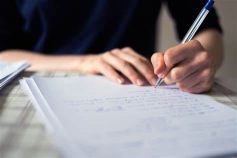 我可以做中英文之间的翻译，1000字为单位计价。10000字以下一周内可完成。