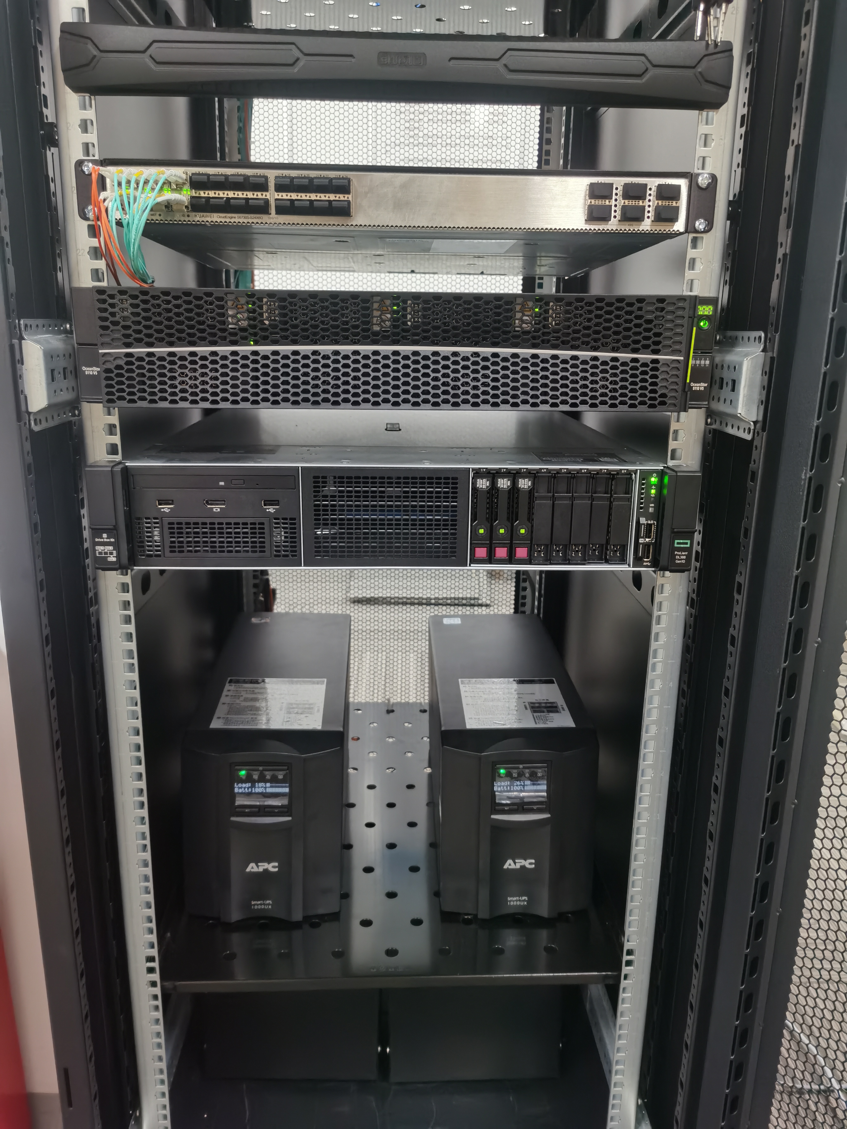 我可以提供网络，存储，等保等相关业务提供相对应的方案，调试服务1