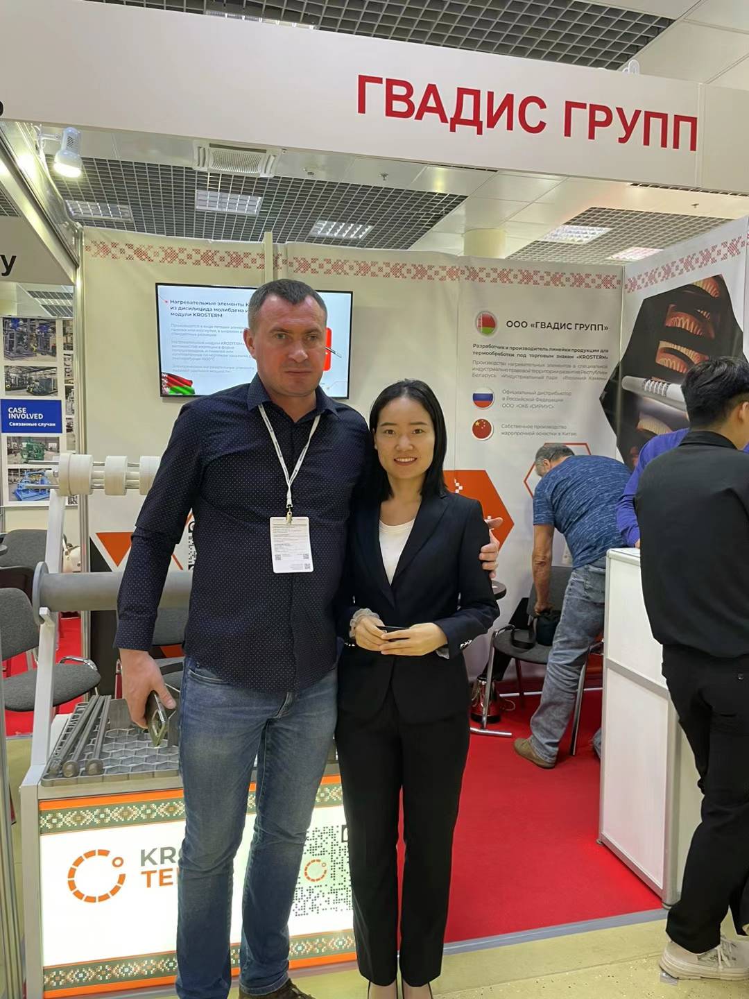 我可以做英文客服，英语笔译专业，英语六级， 英语阅读能力良好，具有信息搜集和整合分析能力。