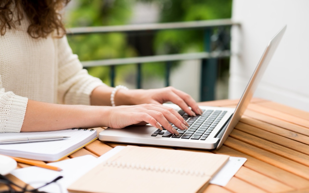 我可以做一篇文案写作、一张精美海报