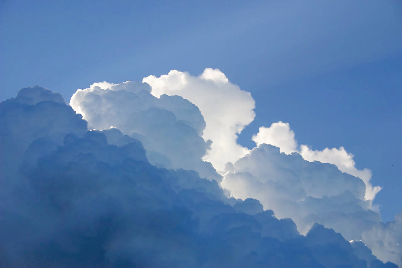 我可以剪辑一段视频，完成一些外语翻译，提供速卖通运营