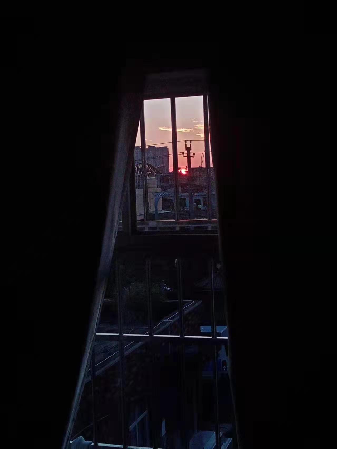 我可以是一个完美的倾听者，倾听你的所以不开心，陪你发泄所以的负面情绪，安慰你所以的小委屈。