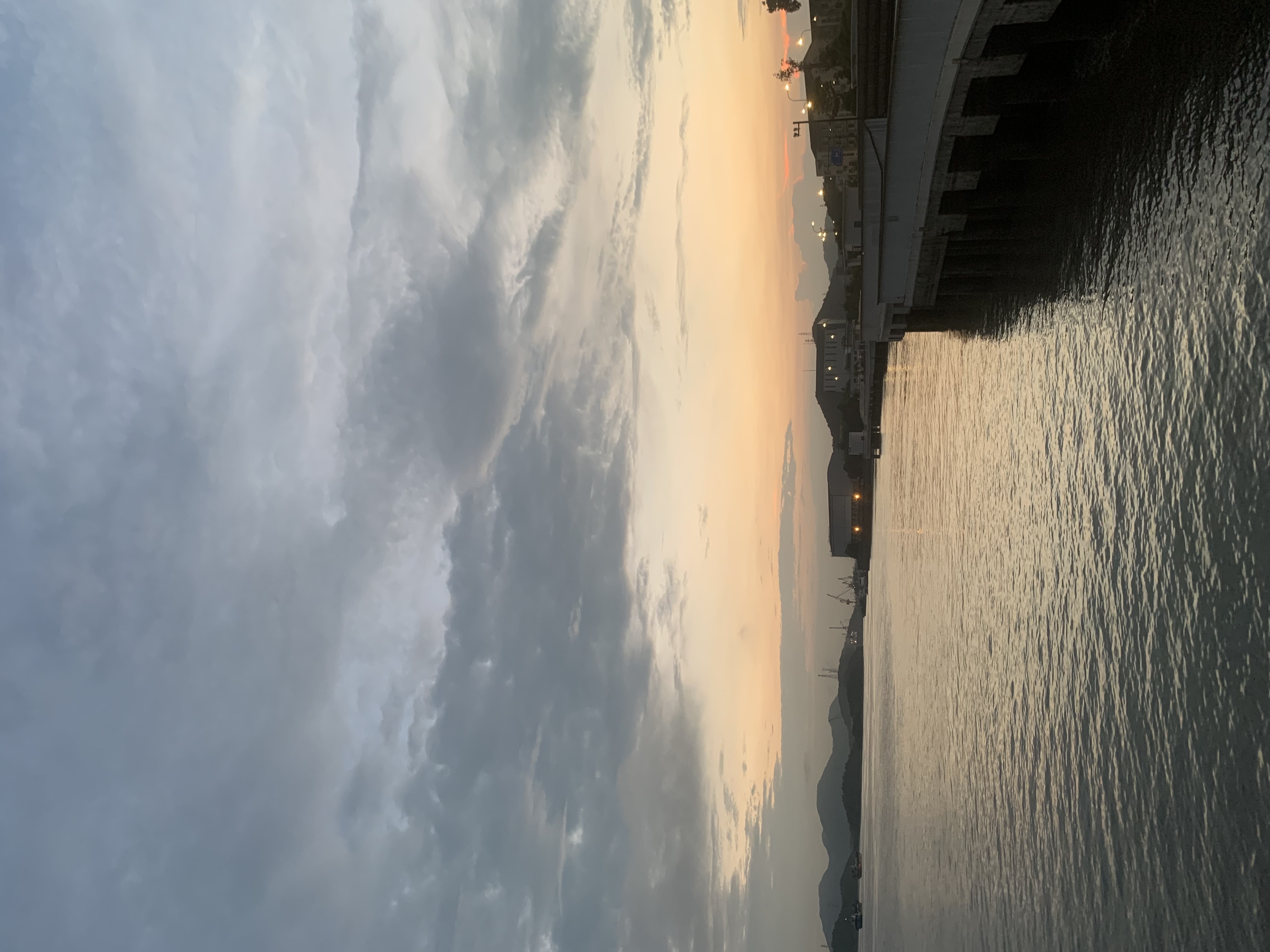 我可以帮你剪辑15钞的视频、添加字幕、识别字幕