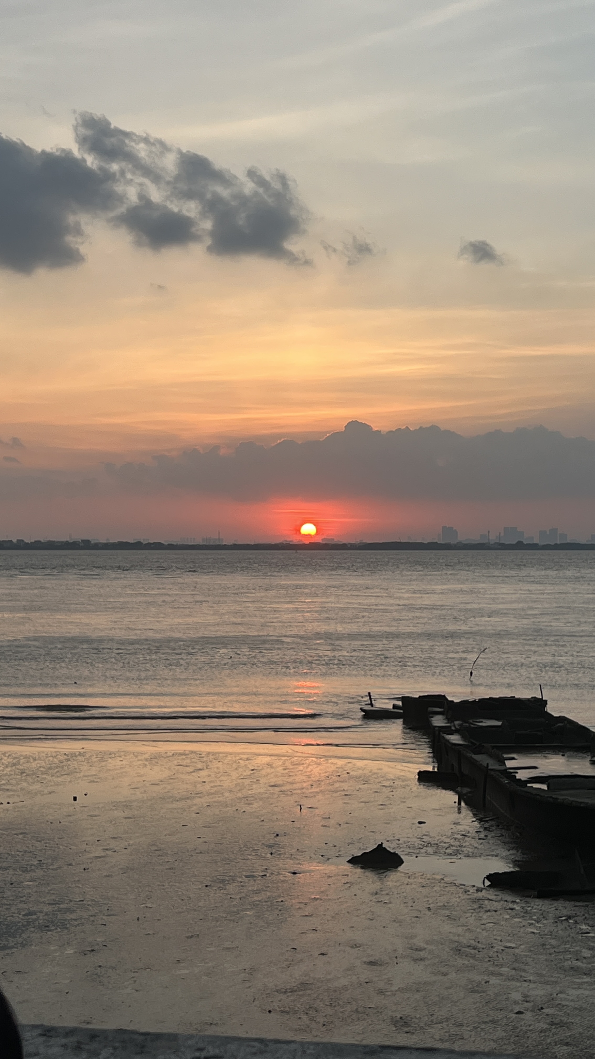 我可以专业剪辑师，15秒视频到1小时长篇剪辑都可以接