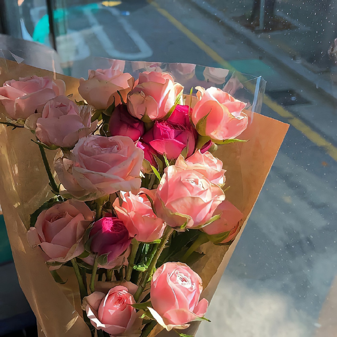 我可以做你的小树洞，倾听1小时。也可以唱2首歌给你听