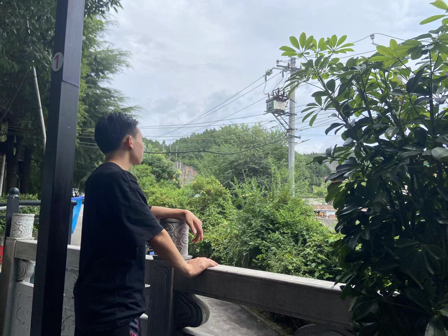 我可以1 .做PPT，2.名片设计，3.平面设计