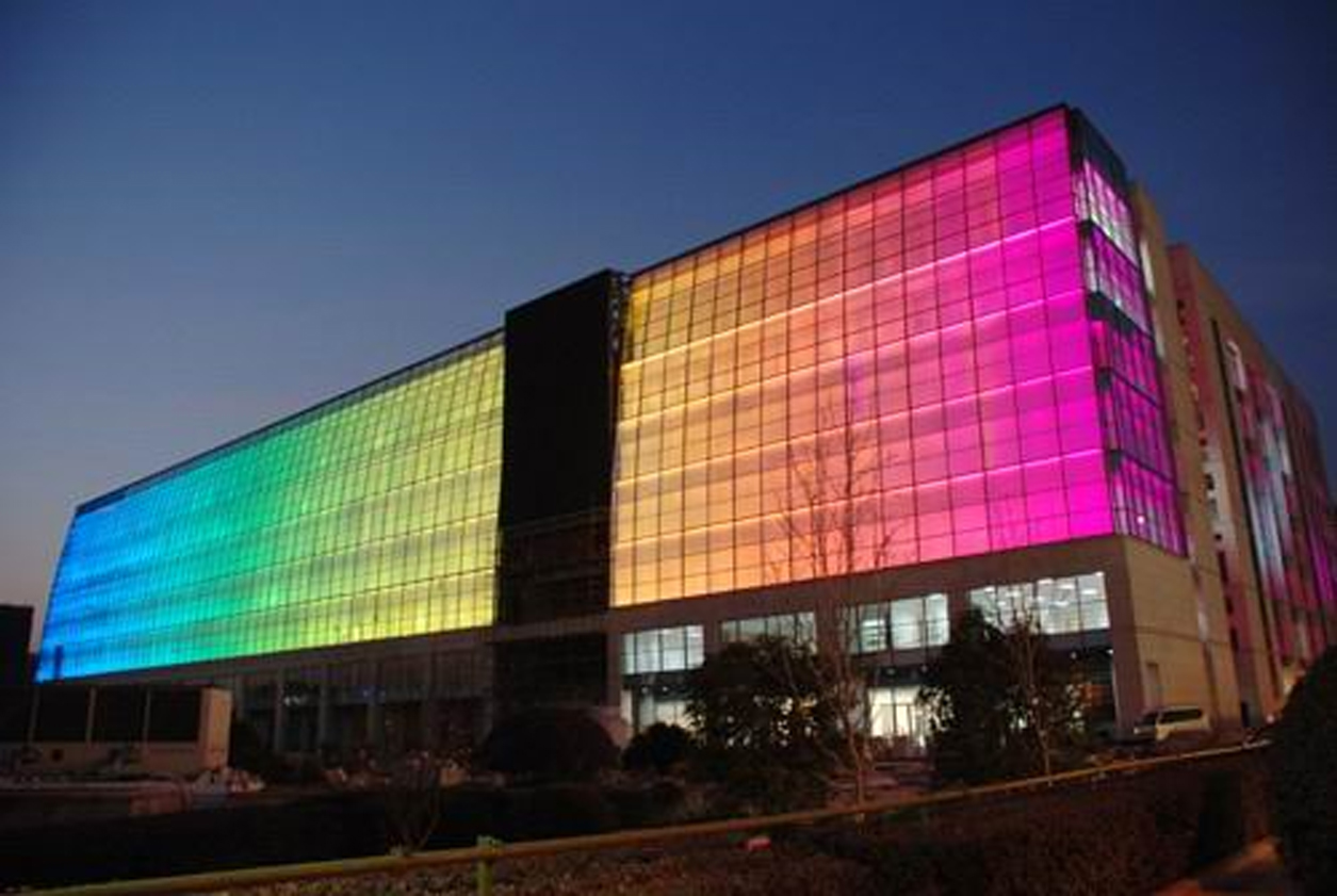 我可以su草模大师做一套建筑方案