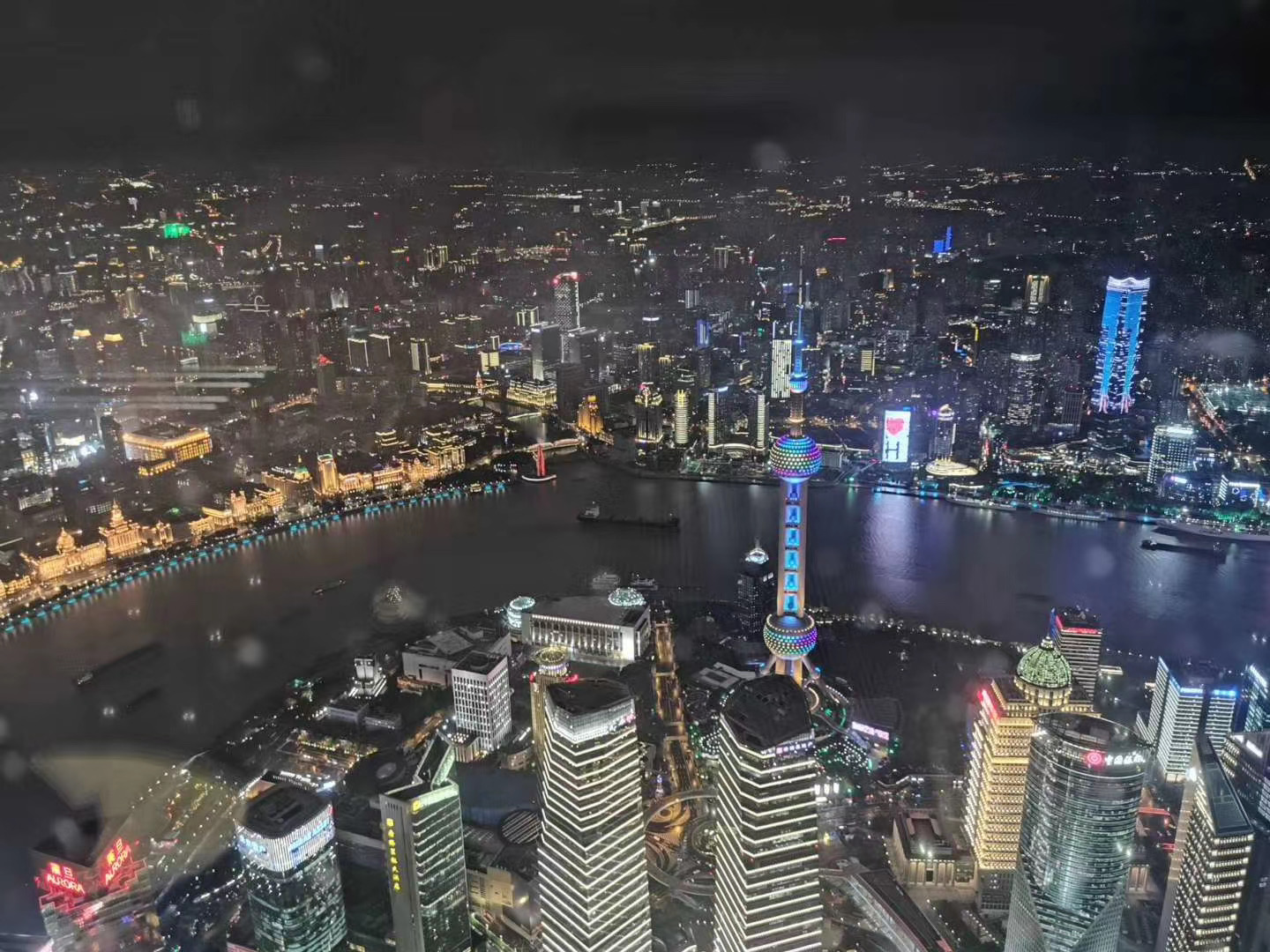 我可以帮助销售疏导心理，分析不出单原因及给予出单方法，and帮助女性解决情感困惑。15秒视频