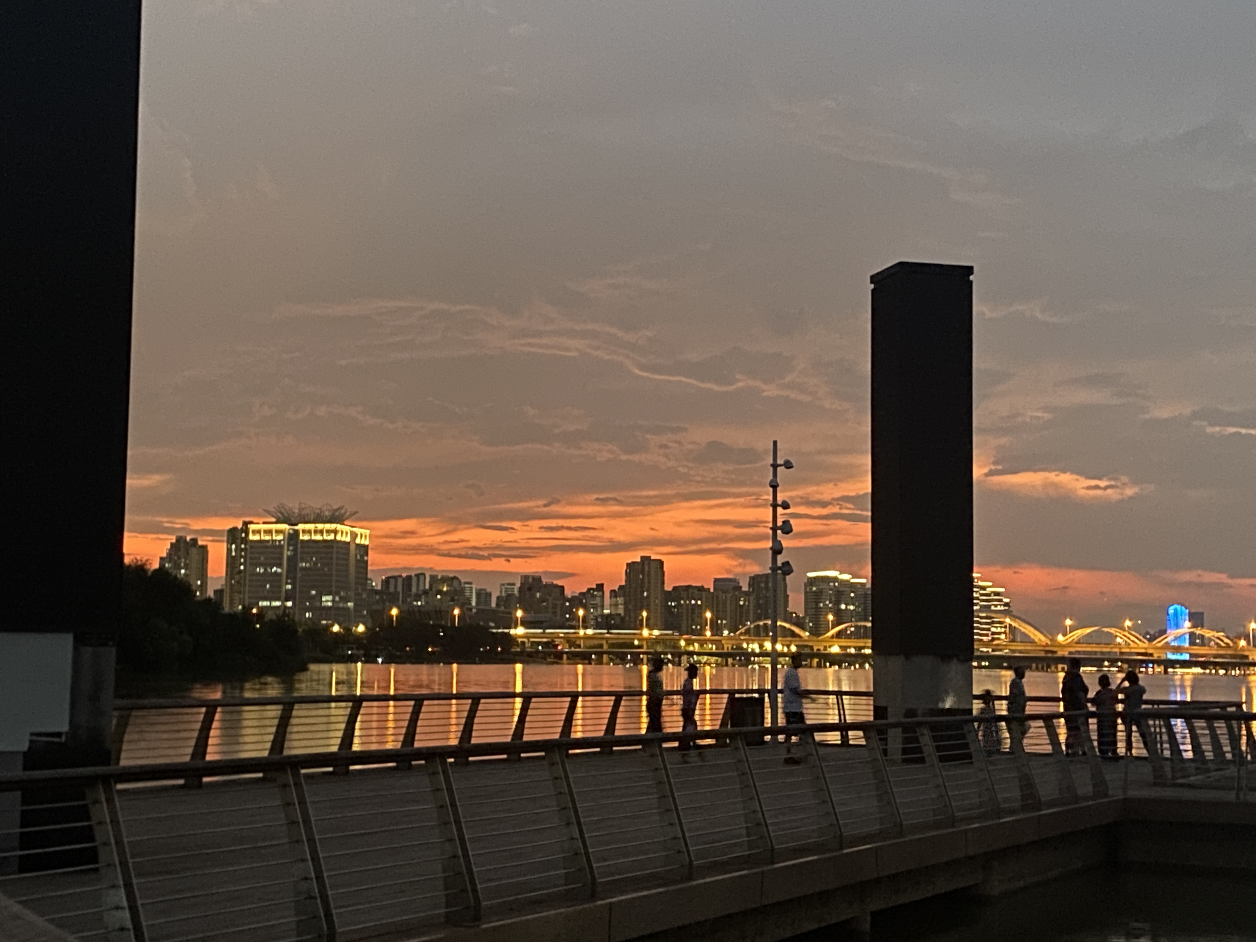 我可以陪玩王者荣耀，性格好脾气好，15