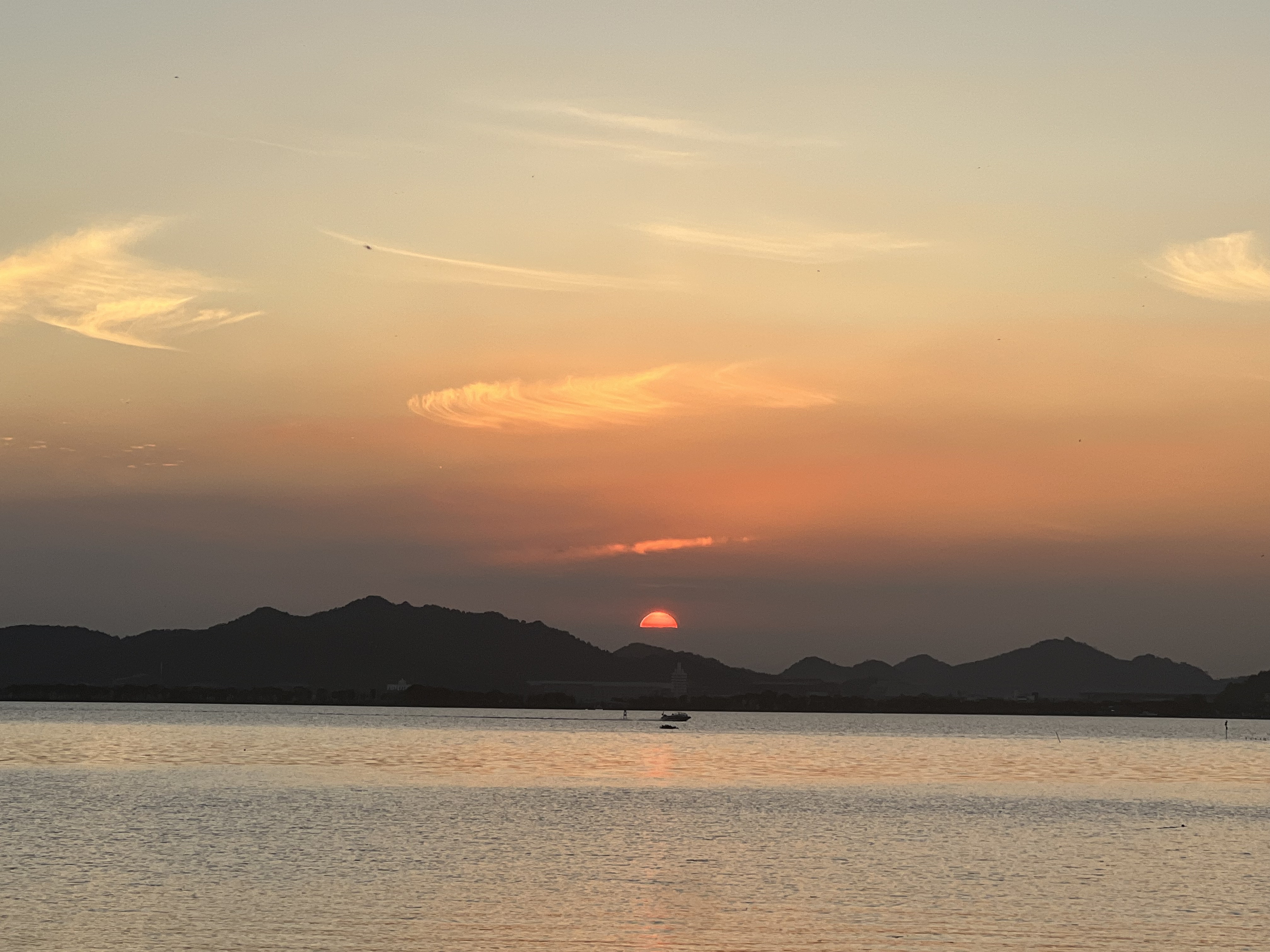 我可以写文案，擅长写自媒体脚本，有5年写稿经验