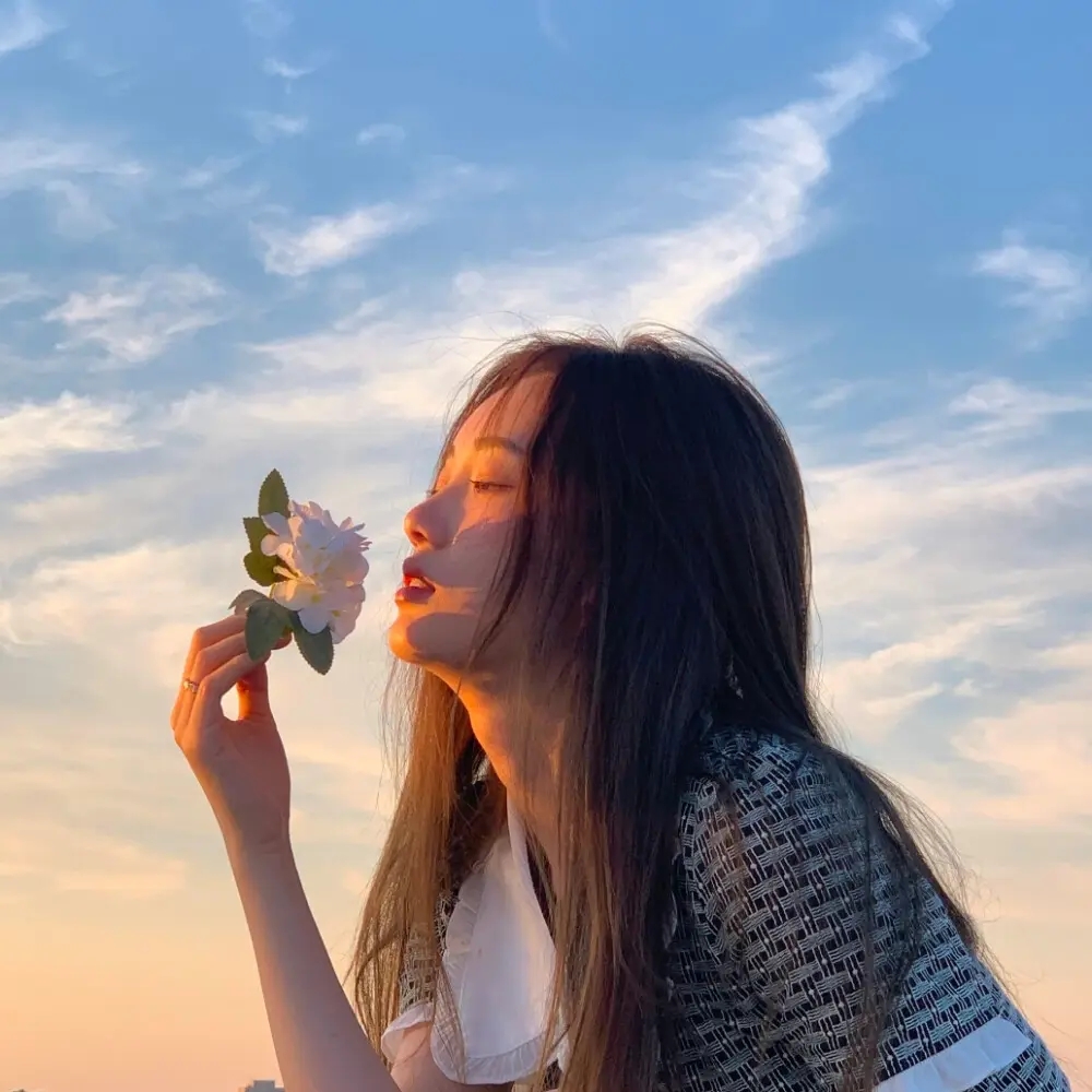 我可以各类音视频下载、剪辑，设计一张海报，教师课件制作等