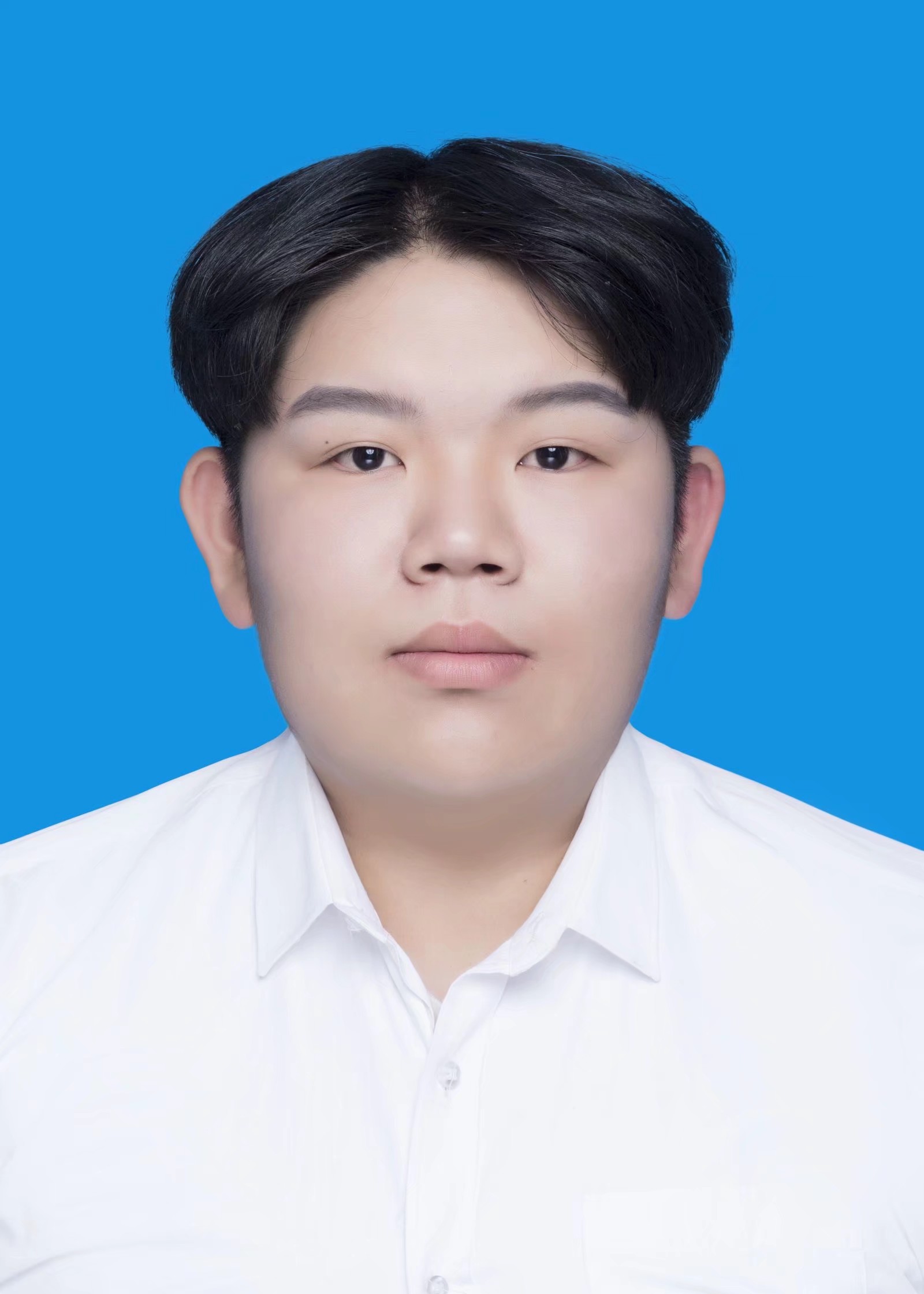 我可以在一段视频中美式英语或英式英语配音，也可以用标准的英语读一段文字