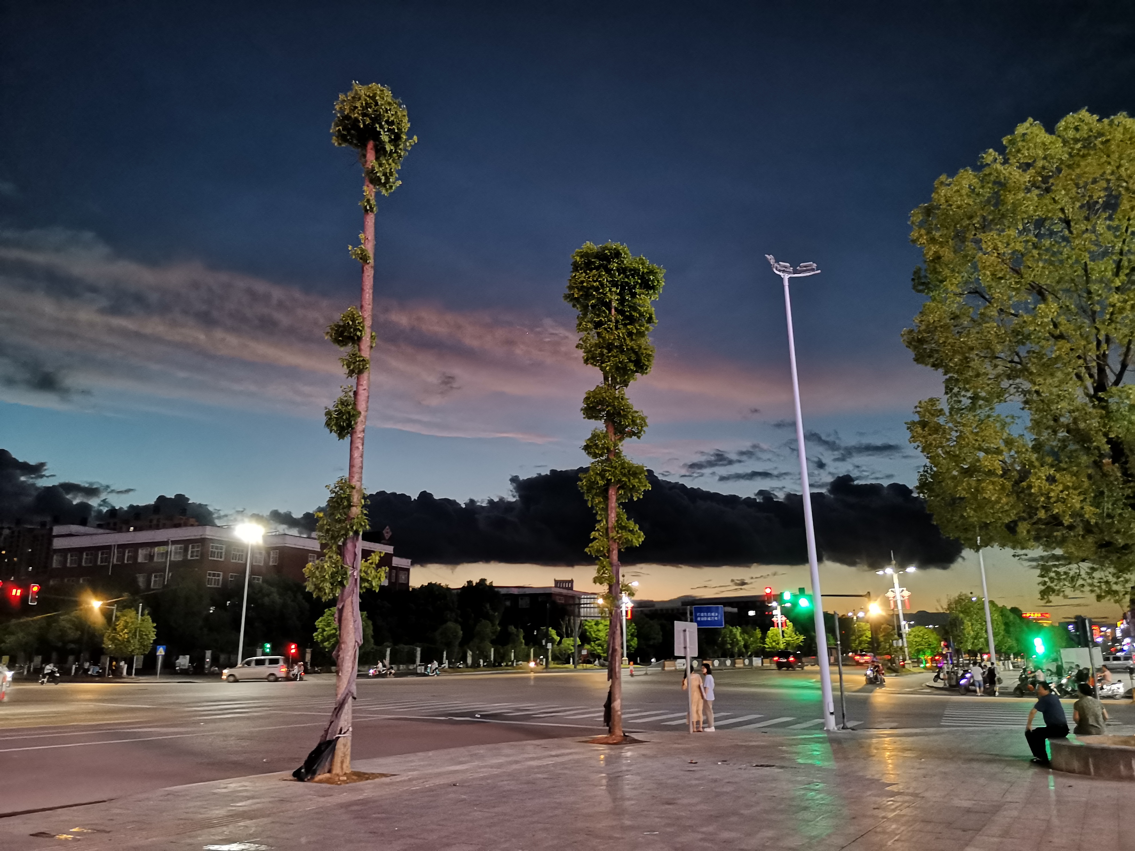 我可以叫一个月30次醒服务、助理等生活、工作琐碎小事都可以本人热爱生活，性格开朗活泼、乐观向上，能吃亏耐劳