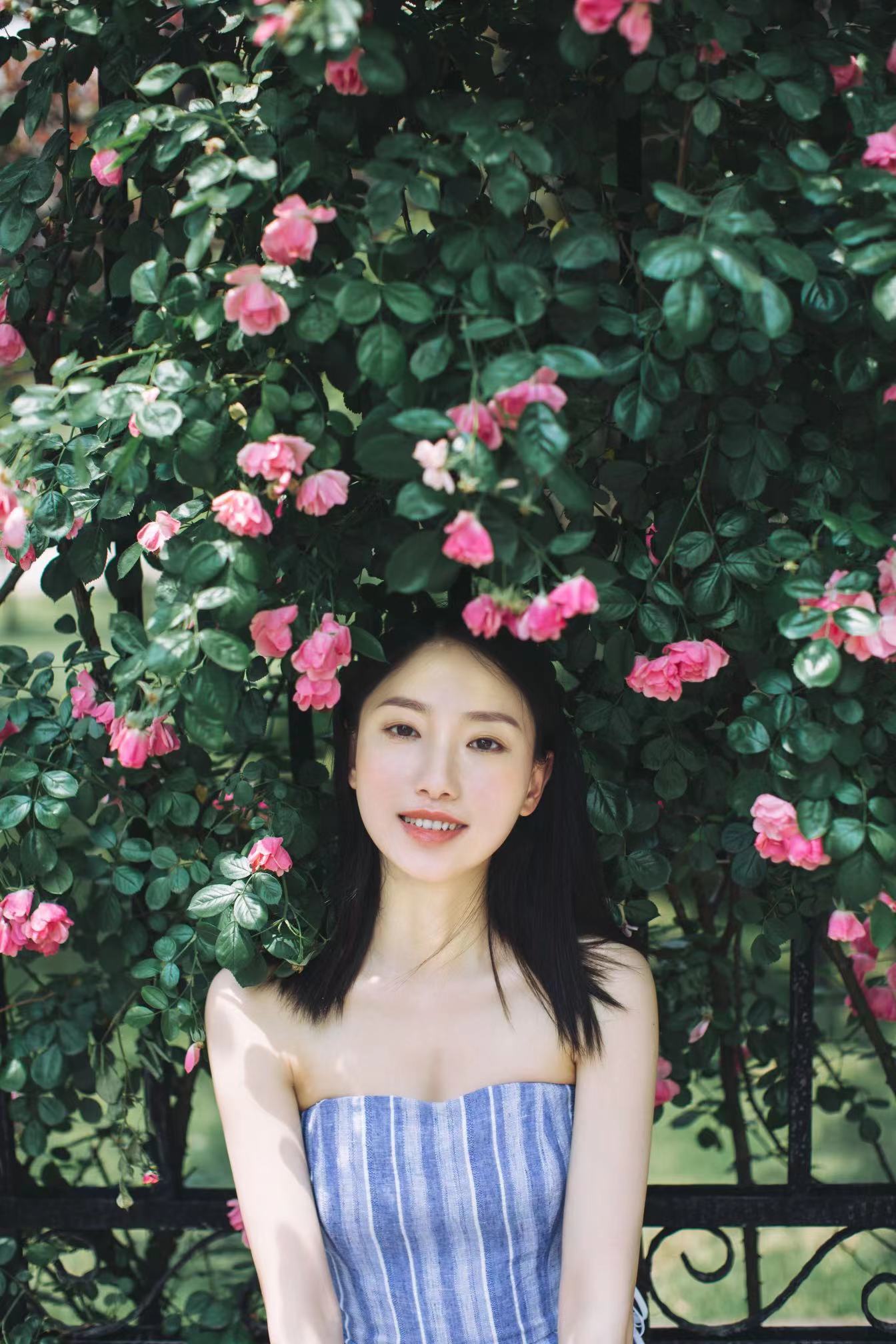 我可以完成五千字的文案编写，论文查重修改，持有国家心理咨询师三级证书，可提供日常情感、职场等倾诉服务。