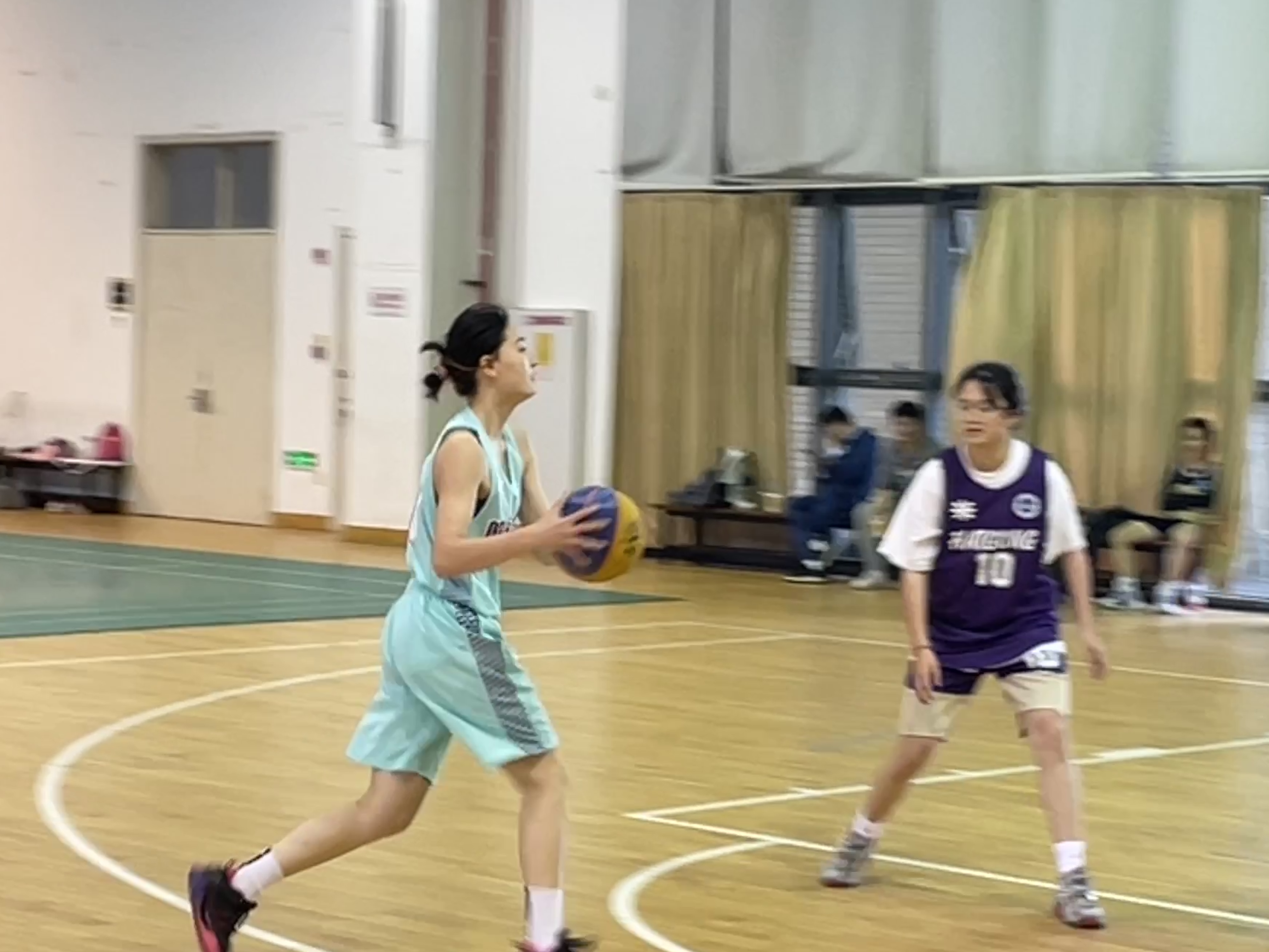 我可以篮球陪练 英语翻译 18岁以下家教