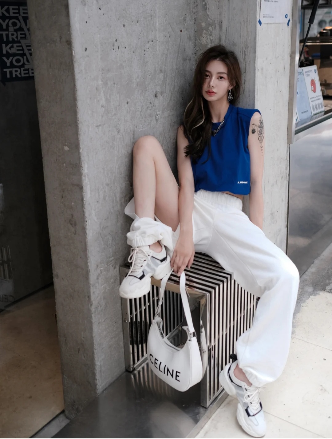 我可以给不同的客户做形象服装搭配，提供服装搭配图片20张