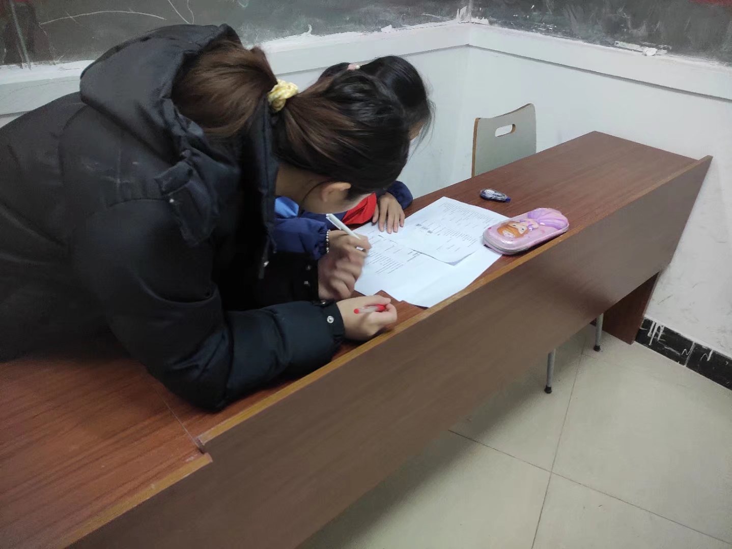 我可以翻译一篇英语阅读理解，批改中小学作文，作业，翻译长短句。