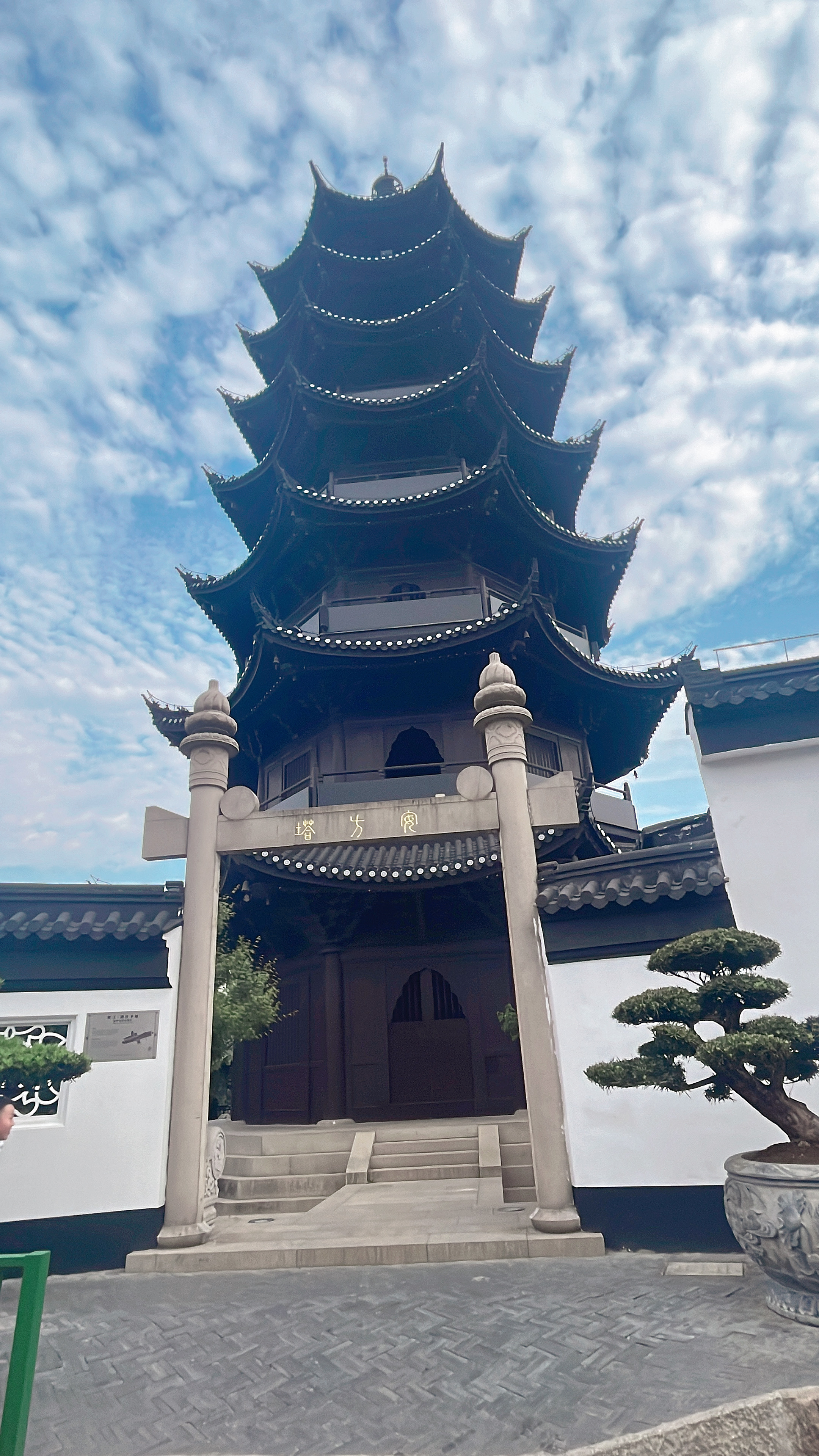 我可以做兼职线上客服，本职工作是一名会计，时间空闲。