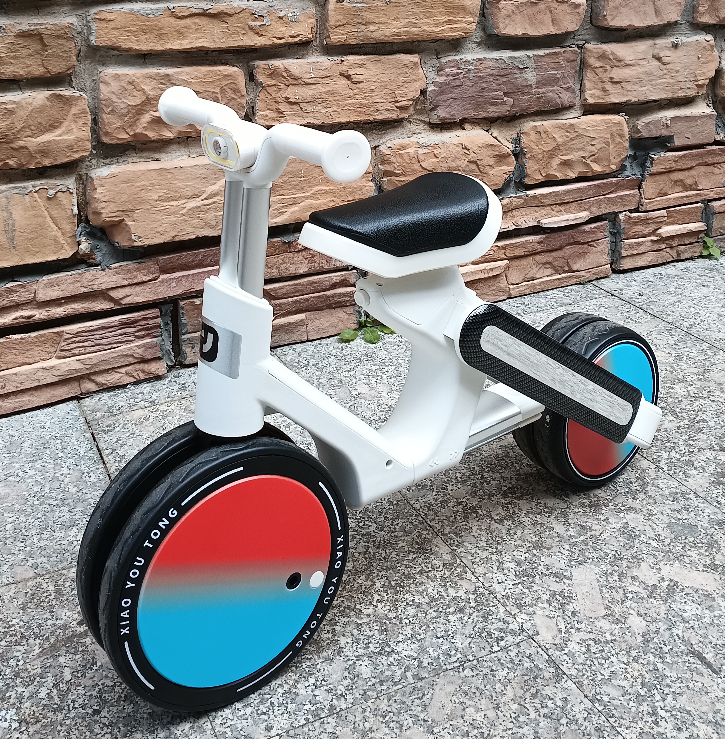 我可以抖音和淘宝上儿童服装玩具等买家秀5张图片，15秒视频，好评