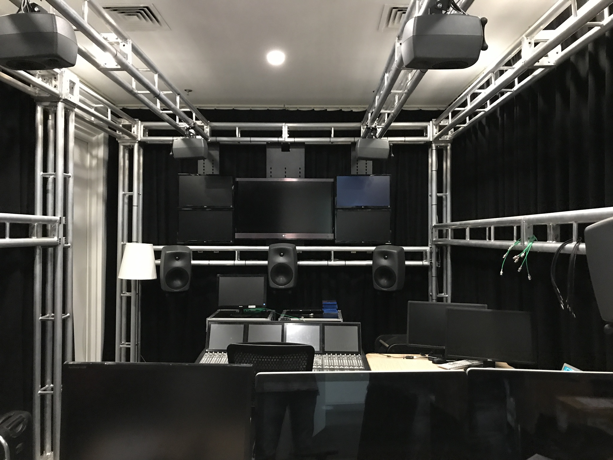 我可以混音，歌曲混音，原创音乐混音，分轨混音，合唱混音。歌曲5分钟以内。