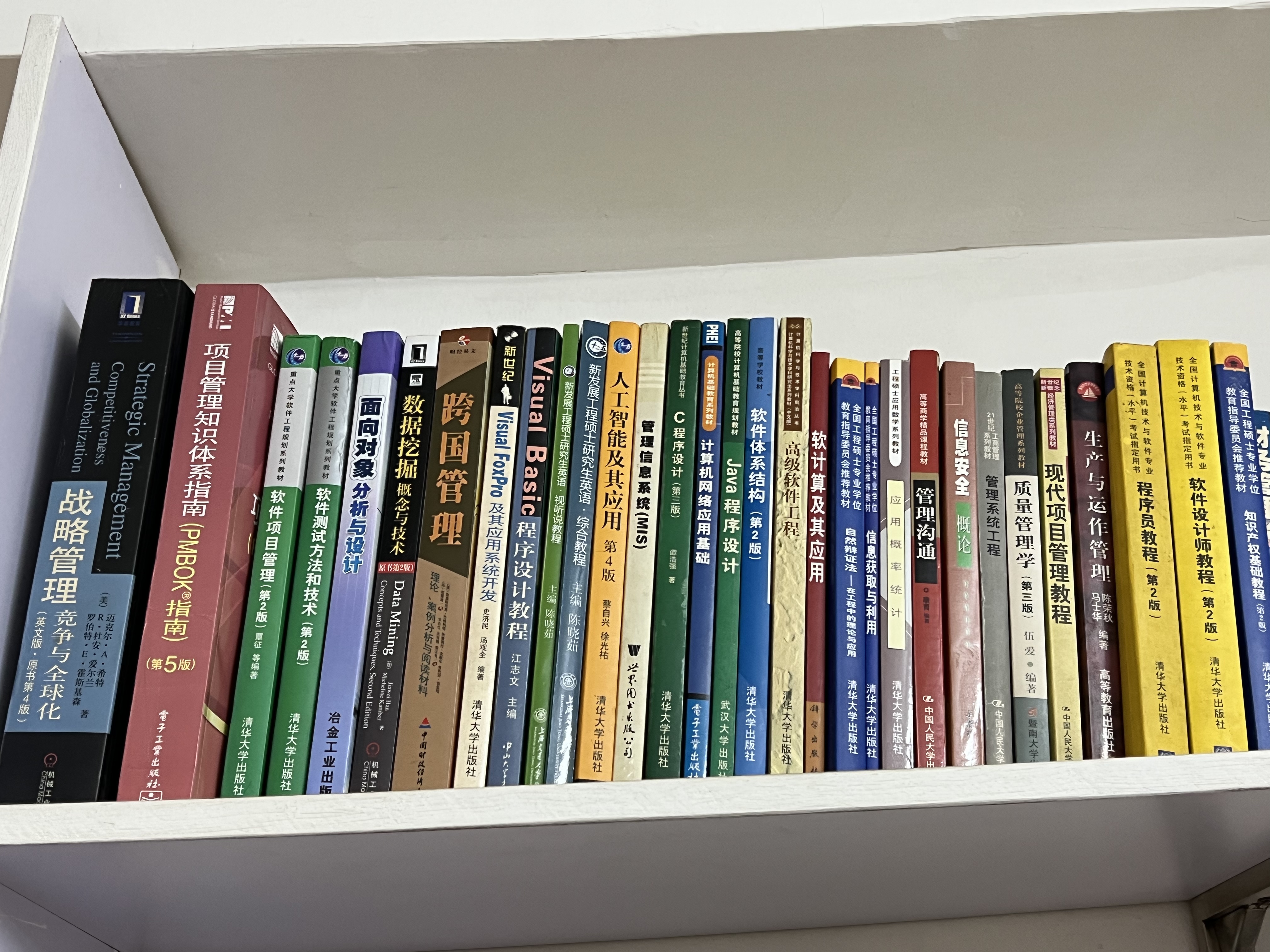 我可以文案写作100～5万字，视频编辑，营运，市场营销，商业支持，价格可谈。