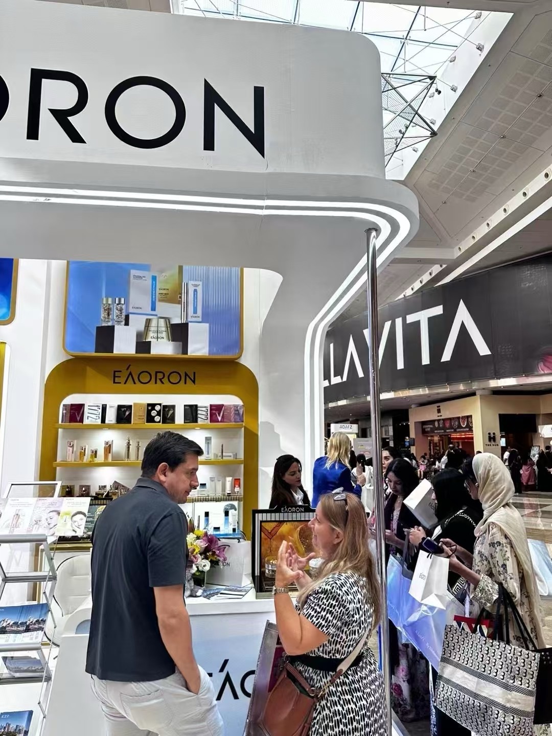 我可以微信社群日常管理与运营，保证平均日在线不低于8小时。