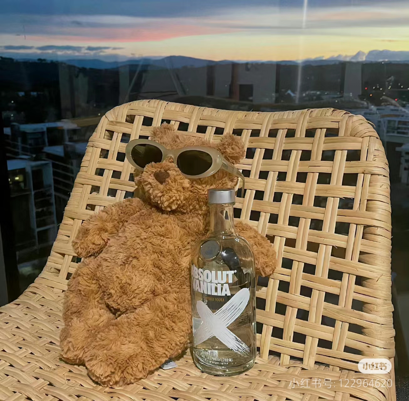 我可以陪打王者，香肠派队，当树洞倾听，可安慰提供一定情绪价值15r半小时另外叫起床服务3-5r一次