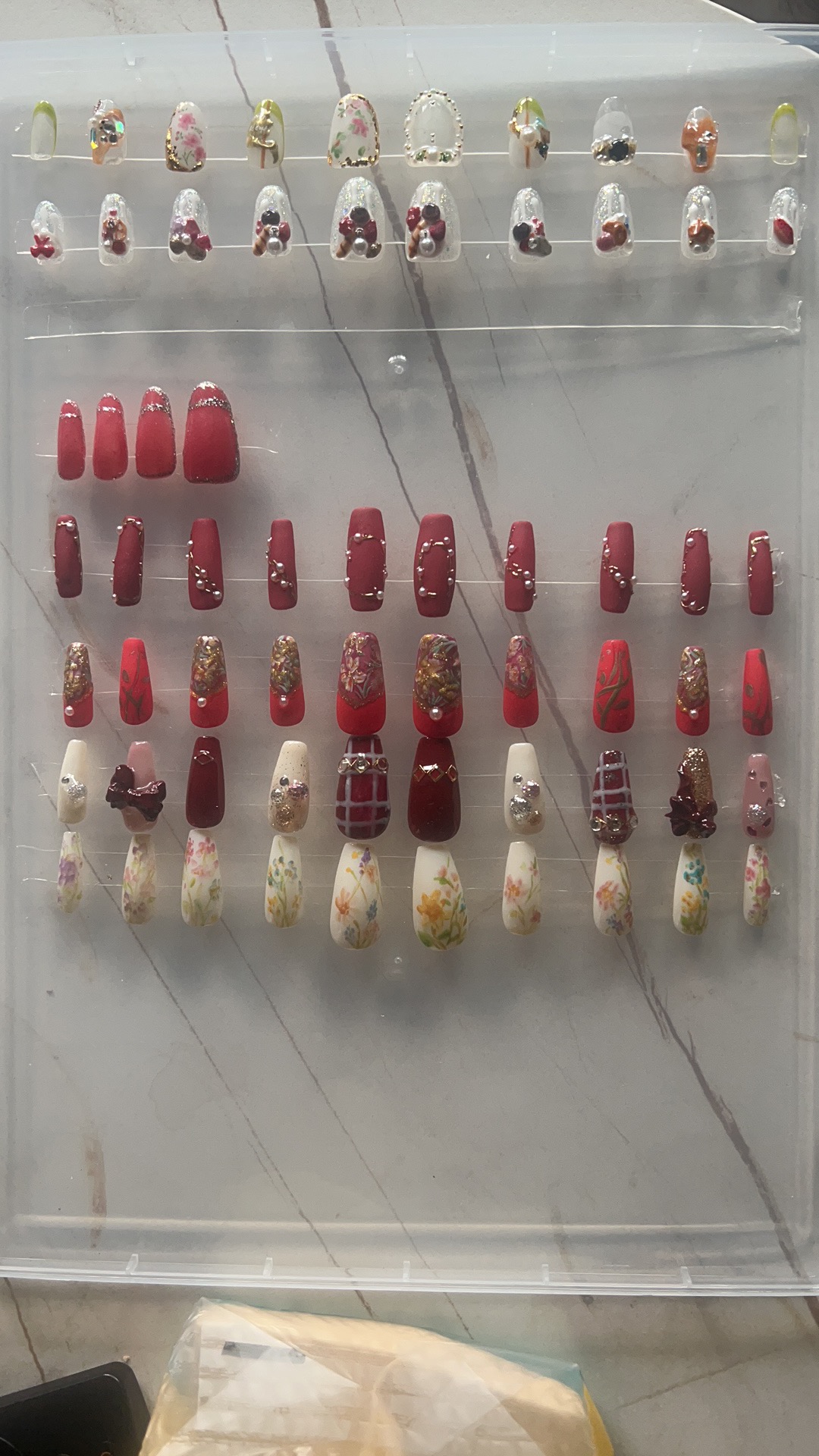 我可以完成穿戴甲定制，1-2天内完成。