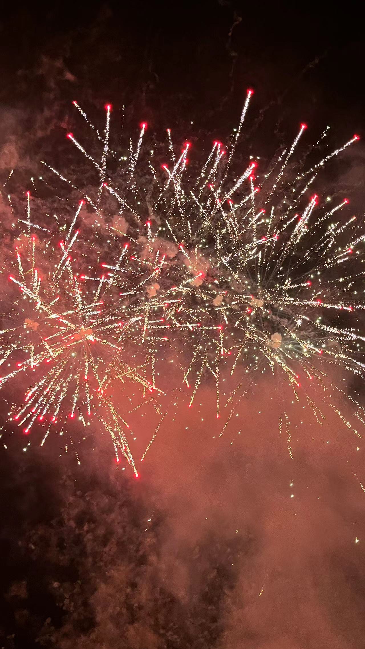 我可以完成符合要求的各类文案，包括不限于10篇seo文案、新媒体平台文案、知乎、贴吧等