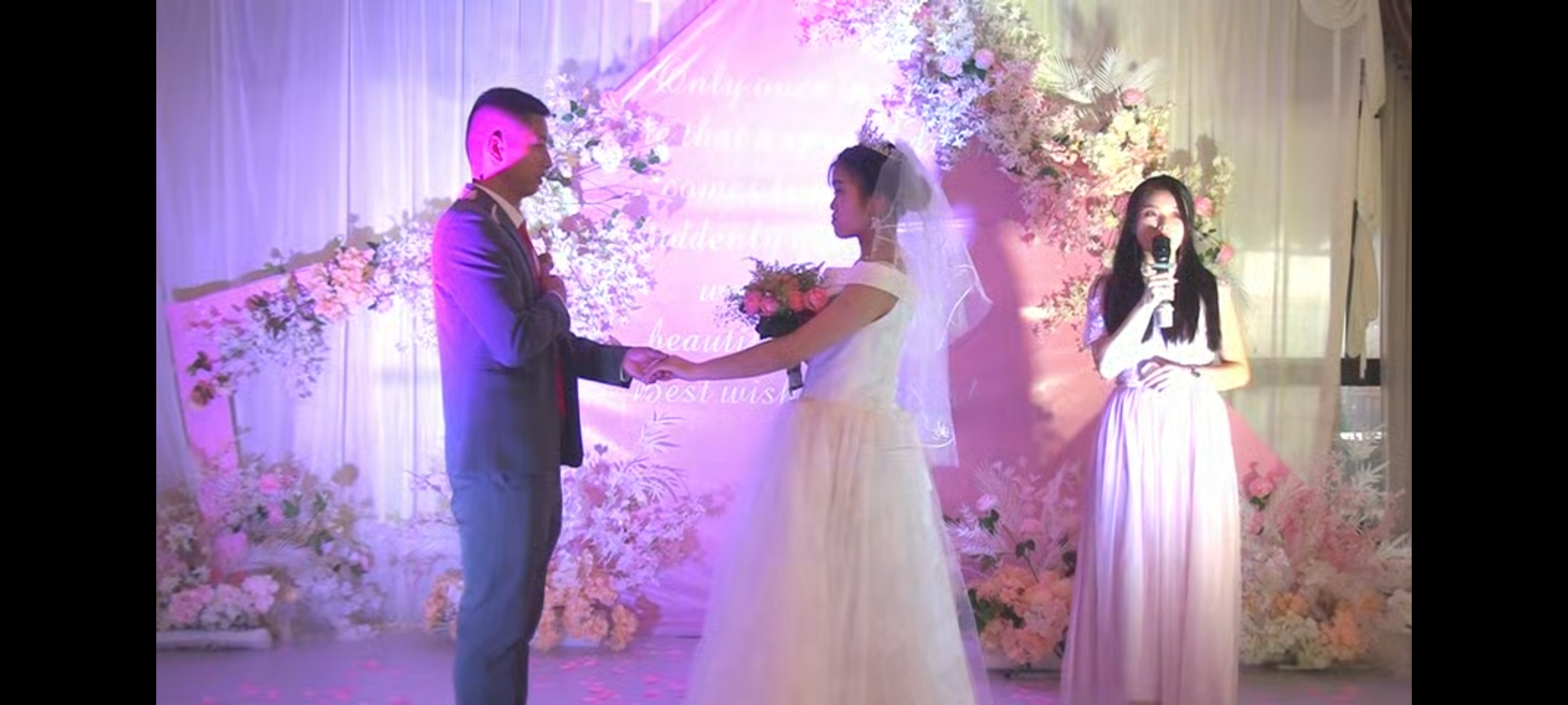 我可以完成各种风格的婚礼主持，主持过30场以上的婚礼现场，并拥有主持人职业资格证书