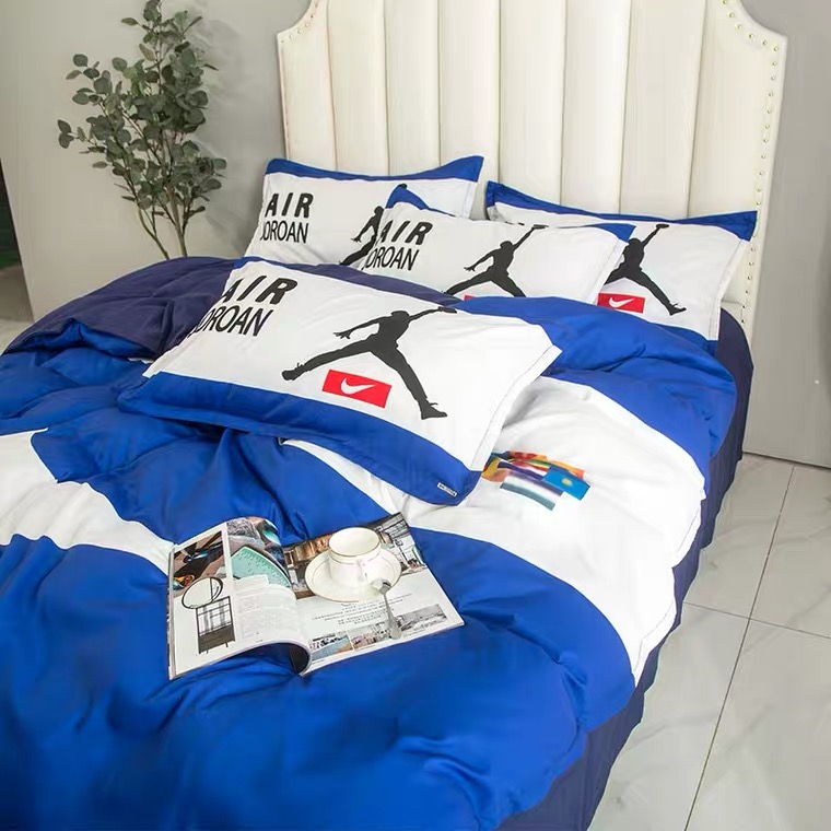 我可以电商设计和海报设计 • 我可以完成一张年终总结单页海报的设计