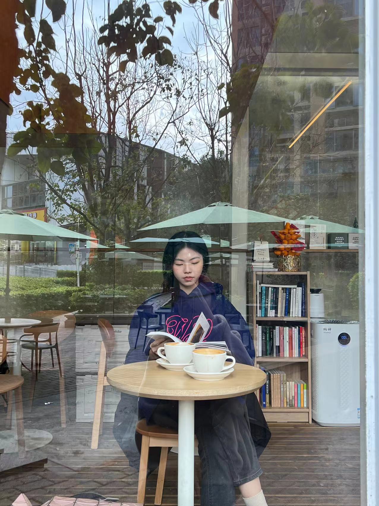 我可以800字内文件、合同、英语文章翻译，10分钟内英语视频翻译